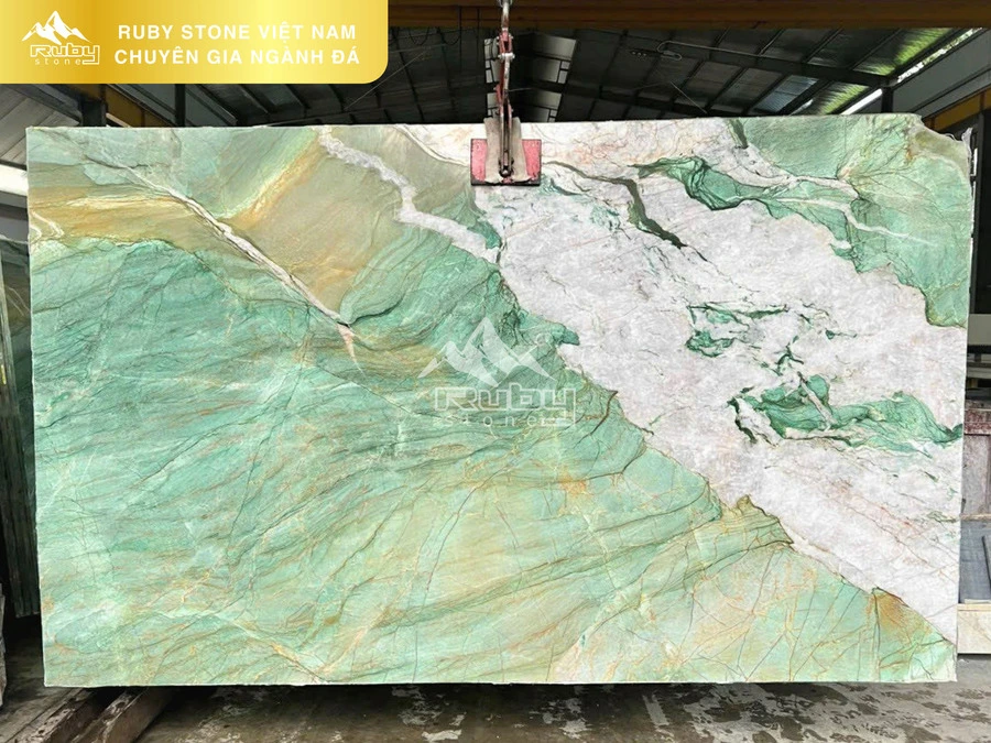 QUARTZ | FUCHSITE CRYSTAL