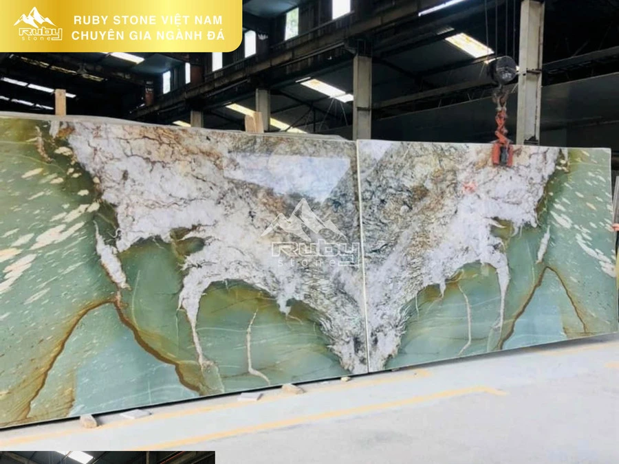 QUARTZ | FUCHSITE CRYSTAL