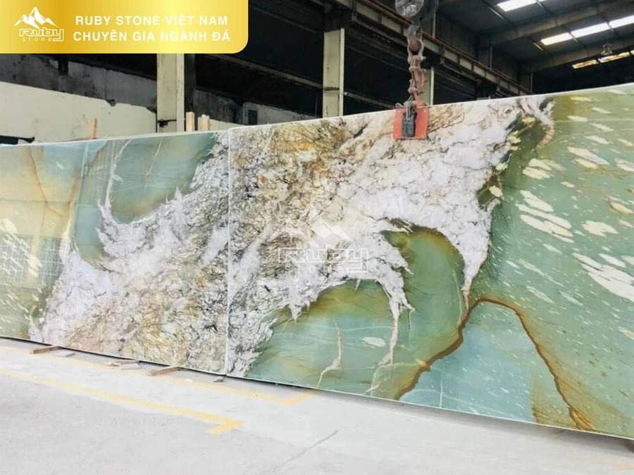 QUARTZ | FUCHSITE CRYSTAL