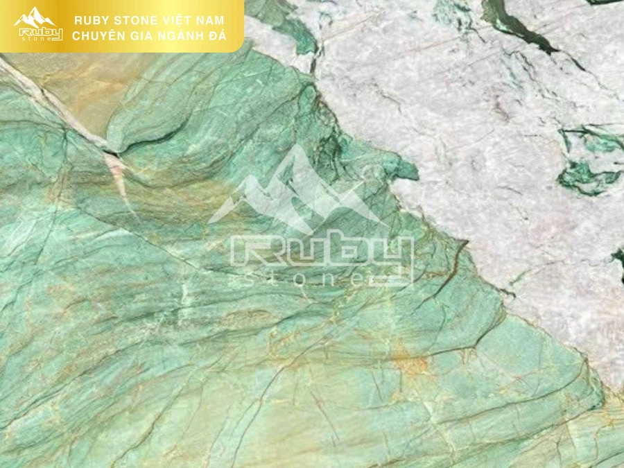 QUARTZ | FUCHSITE CRYSTAL